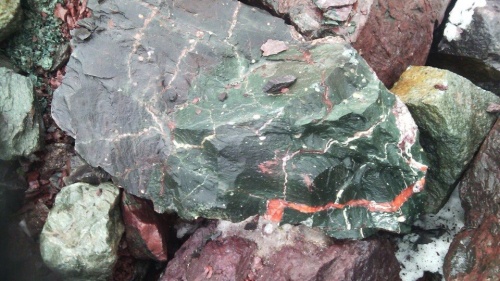 Гигантские зелёные валуны для ландшафтного дизайна весом более 5 тонн купить в Липецкой области