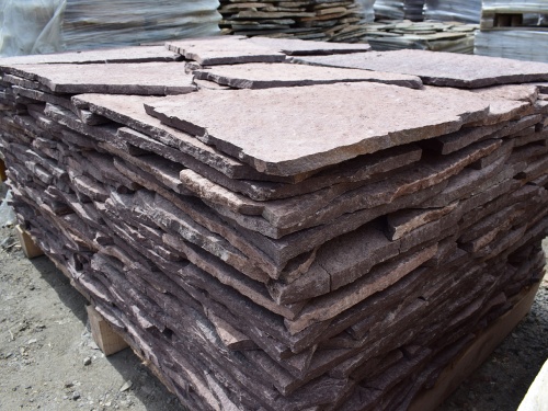 Плитняк лемезит бордовый для облицовки цоколя 20-25 мм  купить в Липецкой области