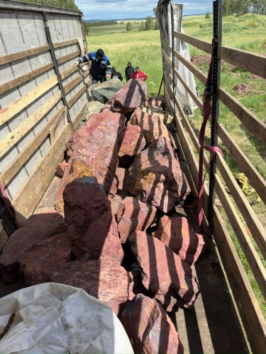 Ландшафтные глыбы красно-фиолетовые 200-1000 килограмм купить в Липецкой области