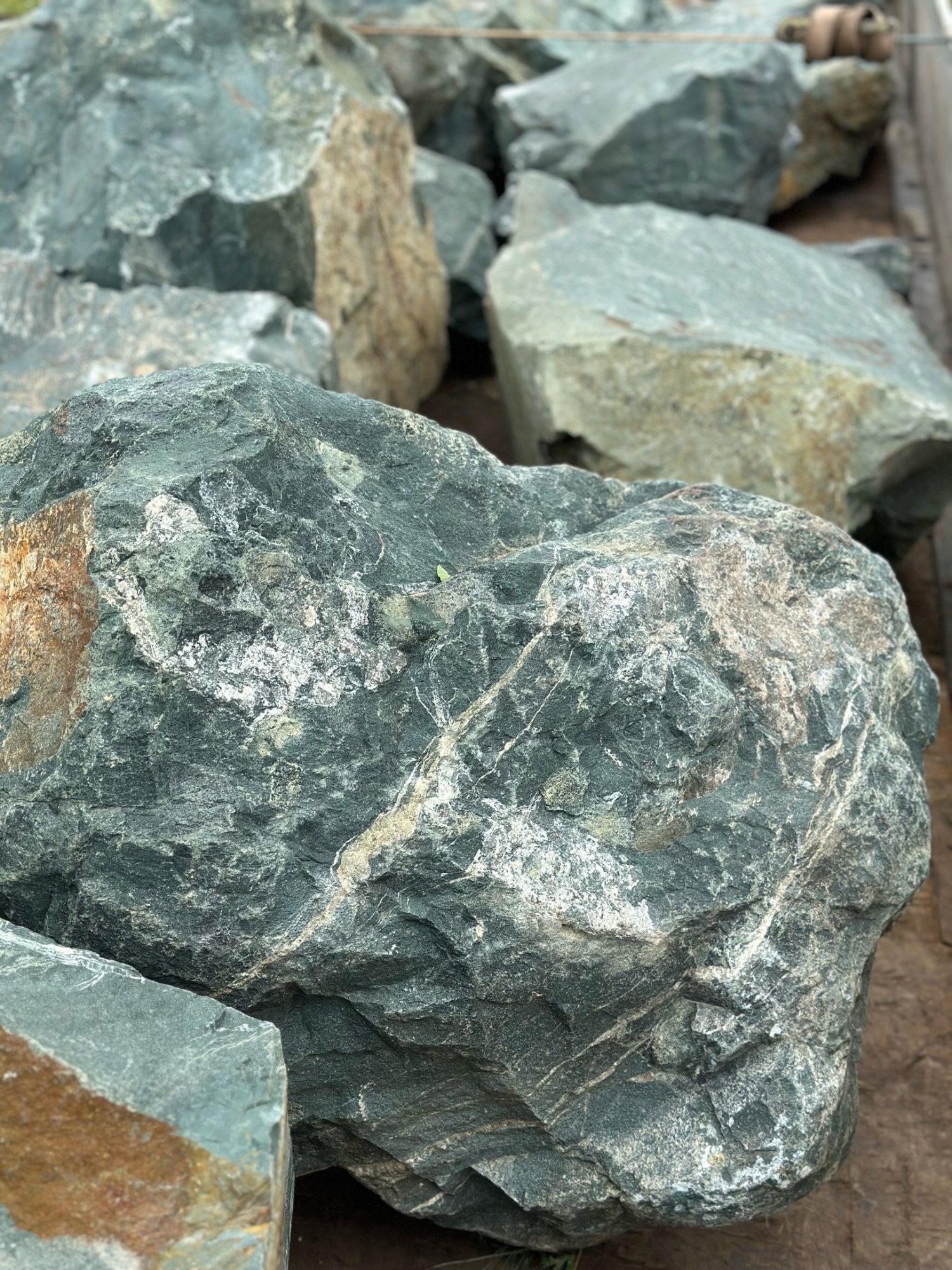 Камни для ландшафтного дизайна зелёные 10-60 килограмм купить в Липецкой области