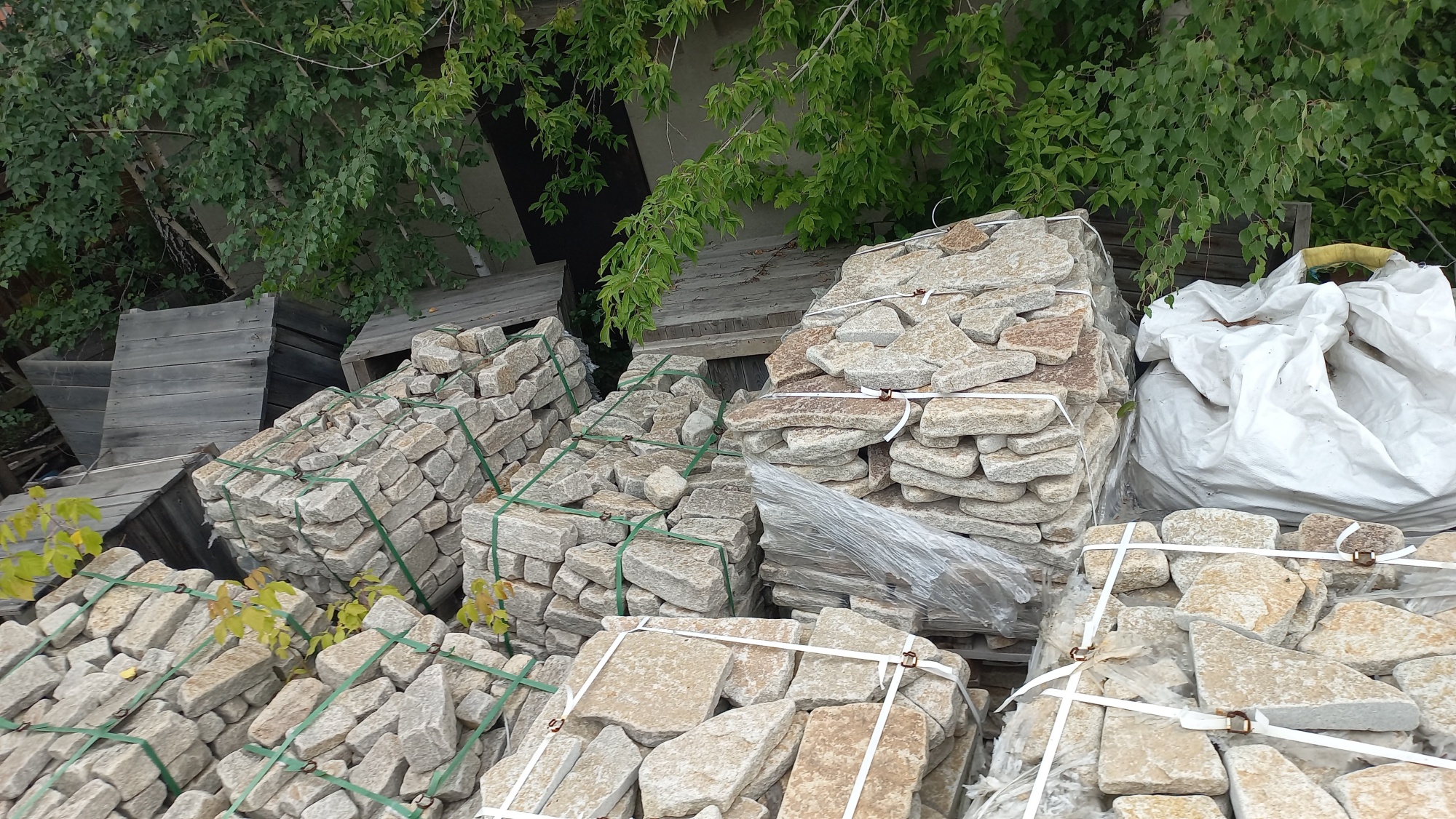 Плитняк гранитный галтованный купить в Липецкой области