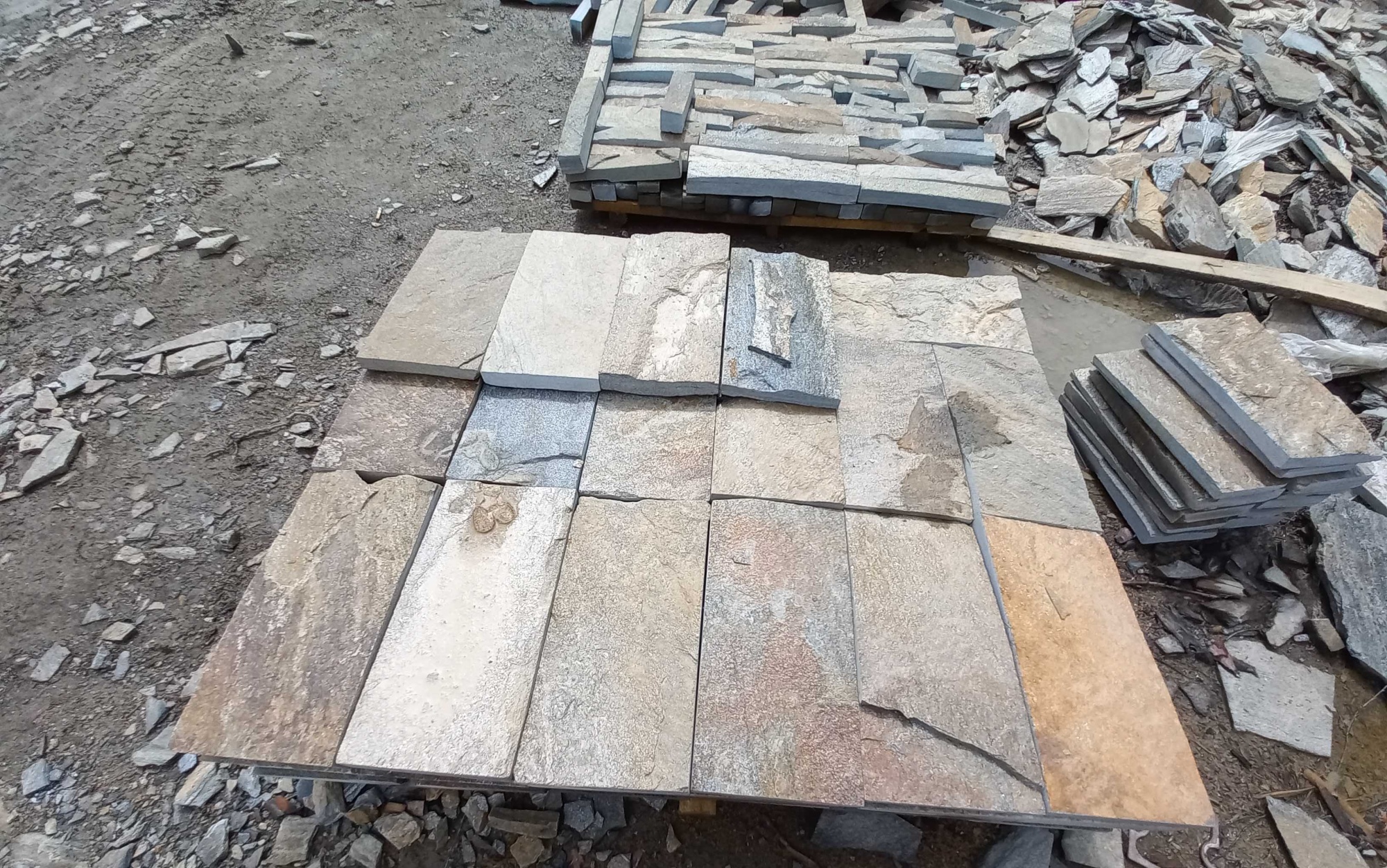 Плитка пилёная златолит Уральский для цоколя, отмостки купить в Липецкой области