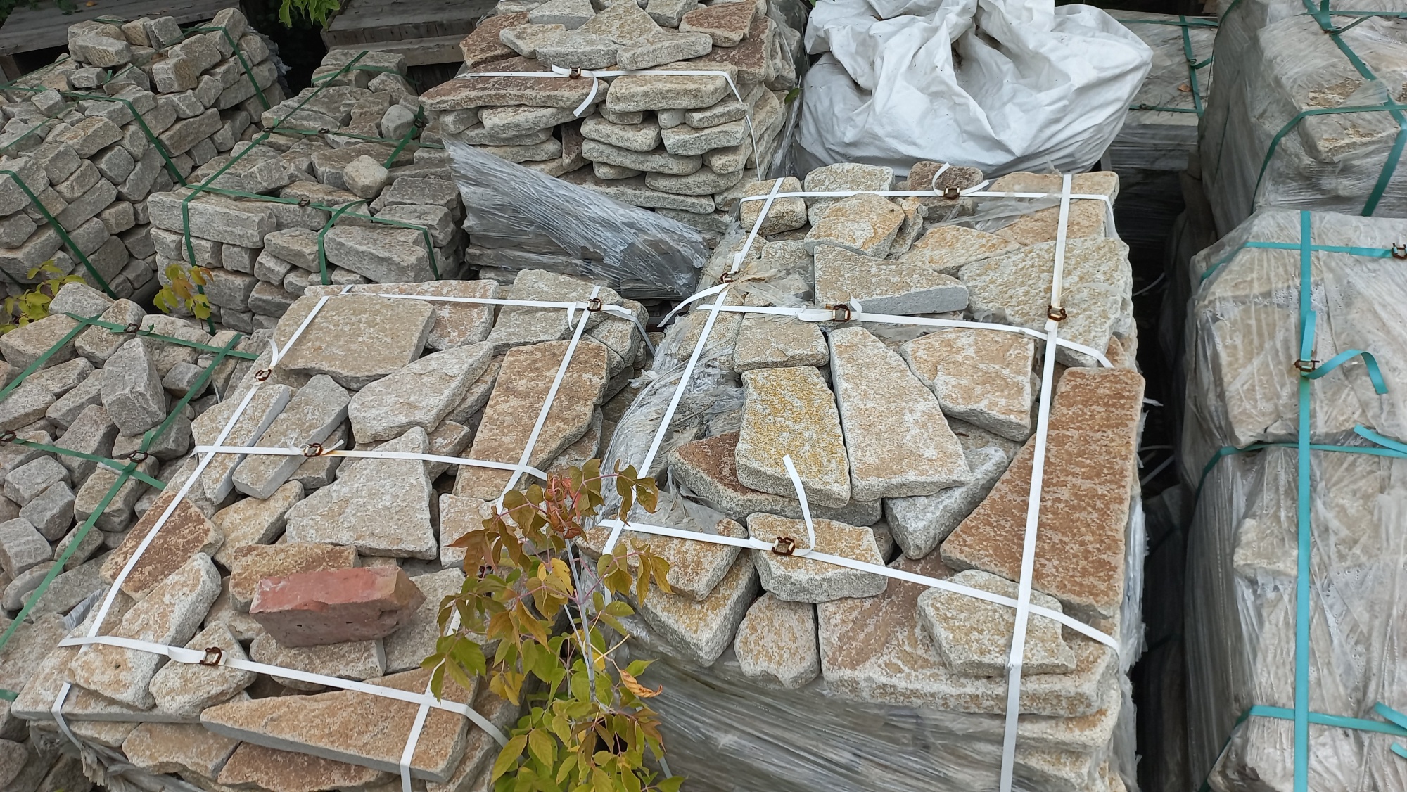 Плитняк гранитный галтованный купить в Липецкой области