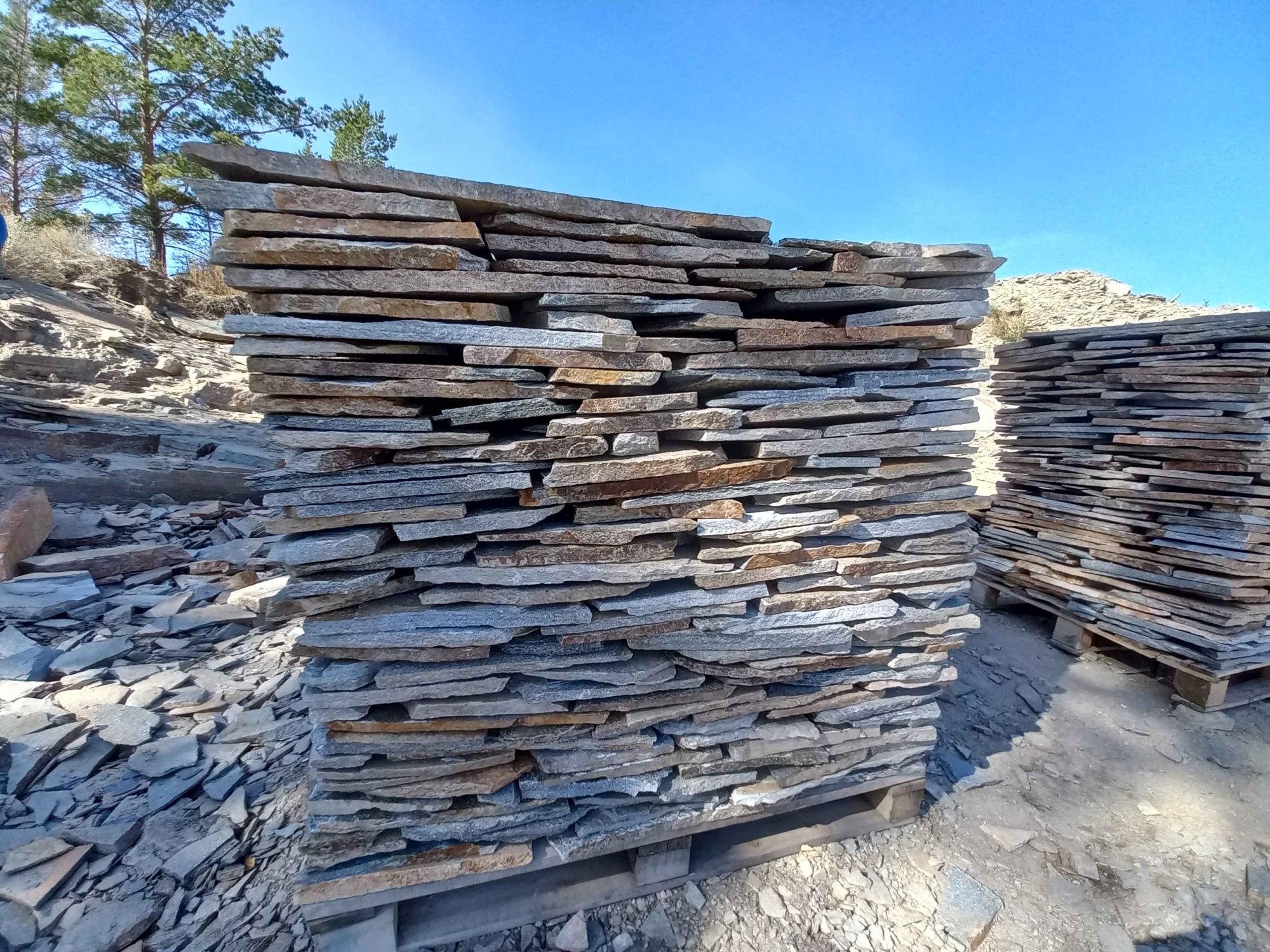 Плитняк златолит серебристый для фасада купить в Липецкой области