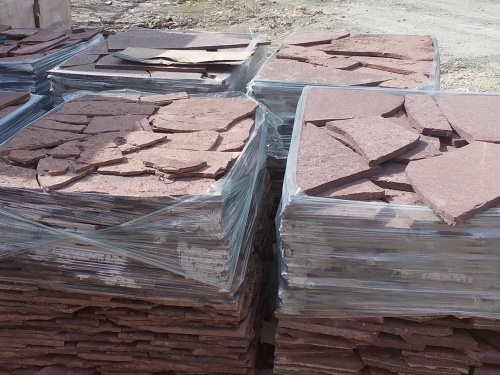 Плитняк лемезит бордовый для облицовки цоколя 20-25 мм  купить в Липецкой области