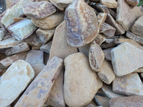 Златолит жёлтый, жёлто-зелёный глыбки и валуны для ланшафтного дизайна купить в Липецкой области