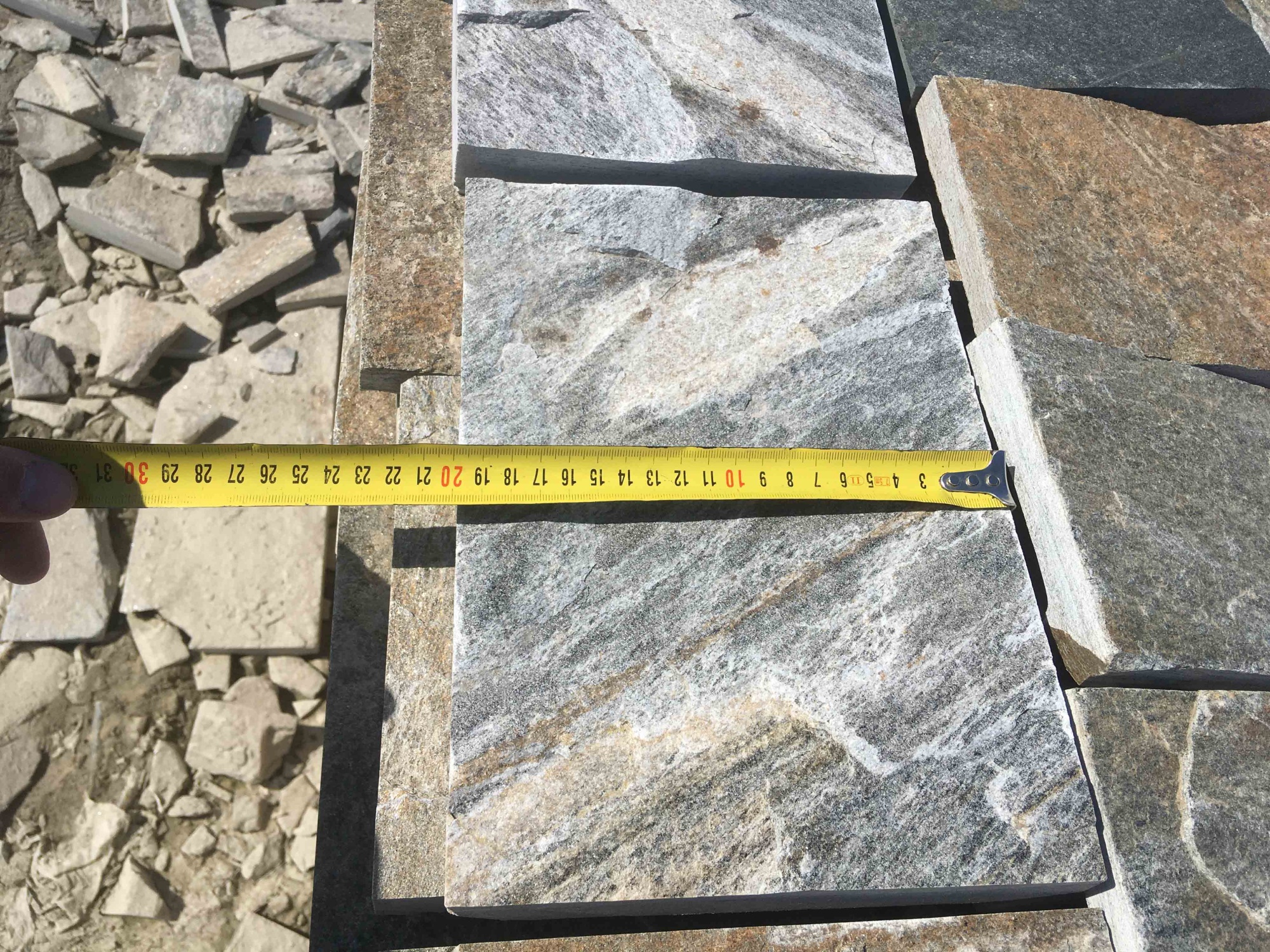 Плитка пилёная златолит Уральский для цоколя, отмостки купить в Липецкой области