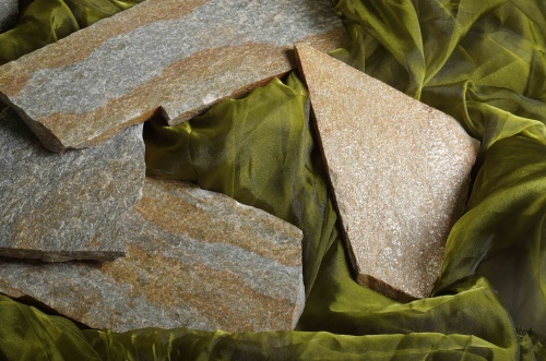 Плитняк златолит Уральский для цоколя, отмостки купить в Липецкой области