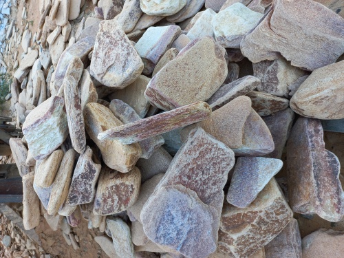 Златолит жёлтый, жёлто-зелёный глыбки и валуны для ланшафтного дизайна купить в Липецкой области